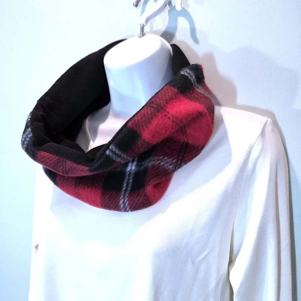 NWT Red & Black Plaid Fleece Neck Warmer - Size M